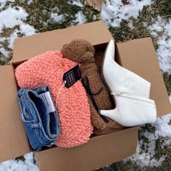 5 pieces lot WINTER MYSTERY WOMEN CLOTHING BOX pcs - Picture 9 of 11